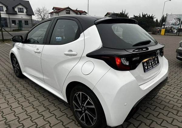 Toyota Yaris cena 69900 przebieg: 44000, rok produkcji 2021 z Lwówek małe 466